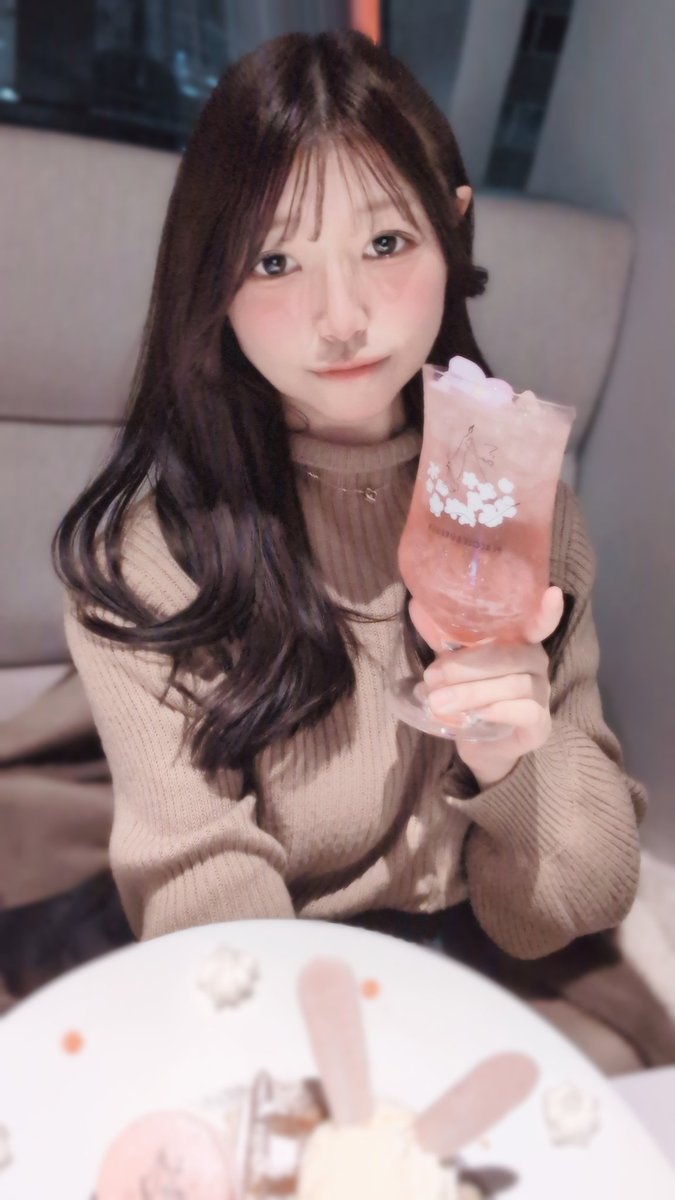 rin_usachan's tweet photo. 【ご報告】
みんなに伝えるのが遅れてしまいましたが、無事！第1志望に合格することが出来ました！！🌸

みんな応援してくれてありがとう🥲❤
みんなのおかげで辛い時も頑張れたよ🥲🥲

これからもりんさんはどこかで頑張ってるからみんなも一緒に無理せず生きてね！！人生楽しくだよ！！
だいすき！🥺 https://t.co/vZf6fmGkgy