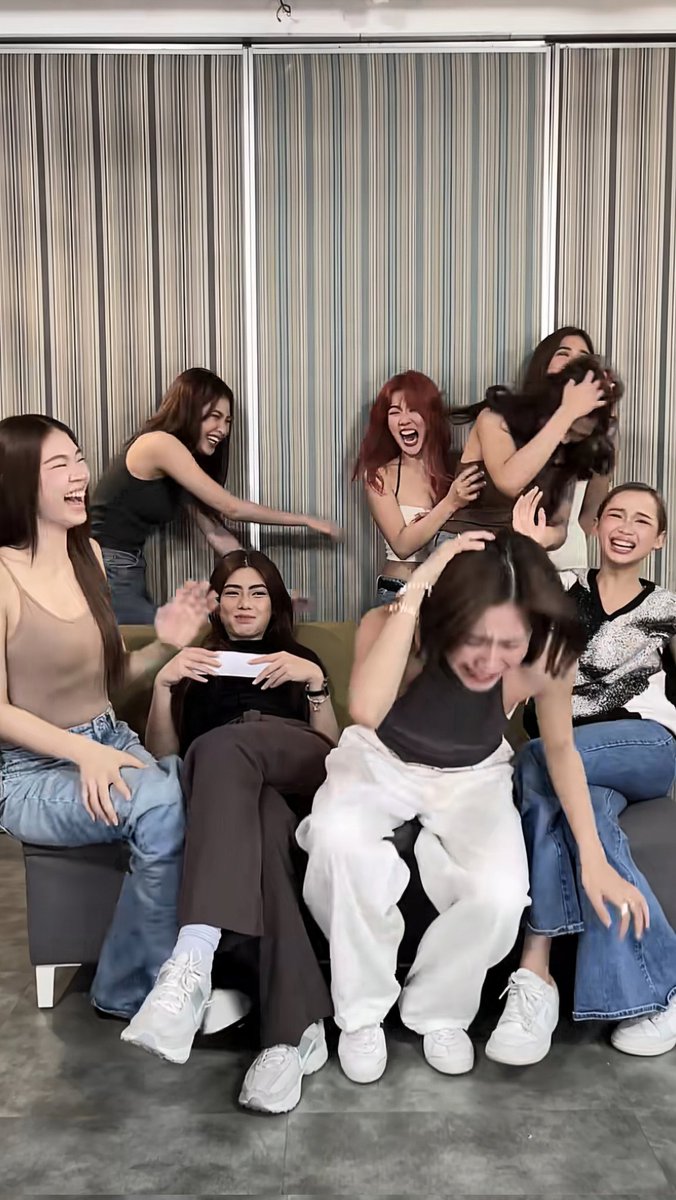 samh (: | ot8 🌸🎡 tweet media