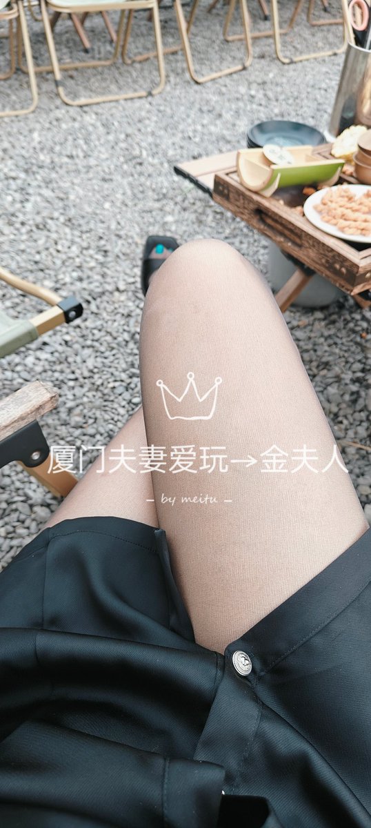 自从老婆被轮了几次后，越来越骚了！套个衬衫就真空出门了！
