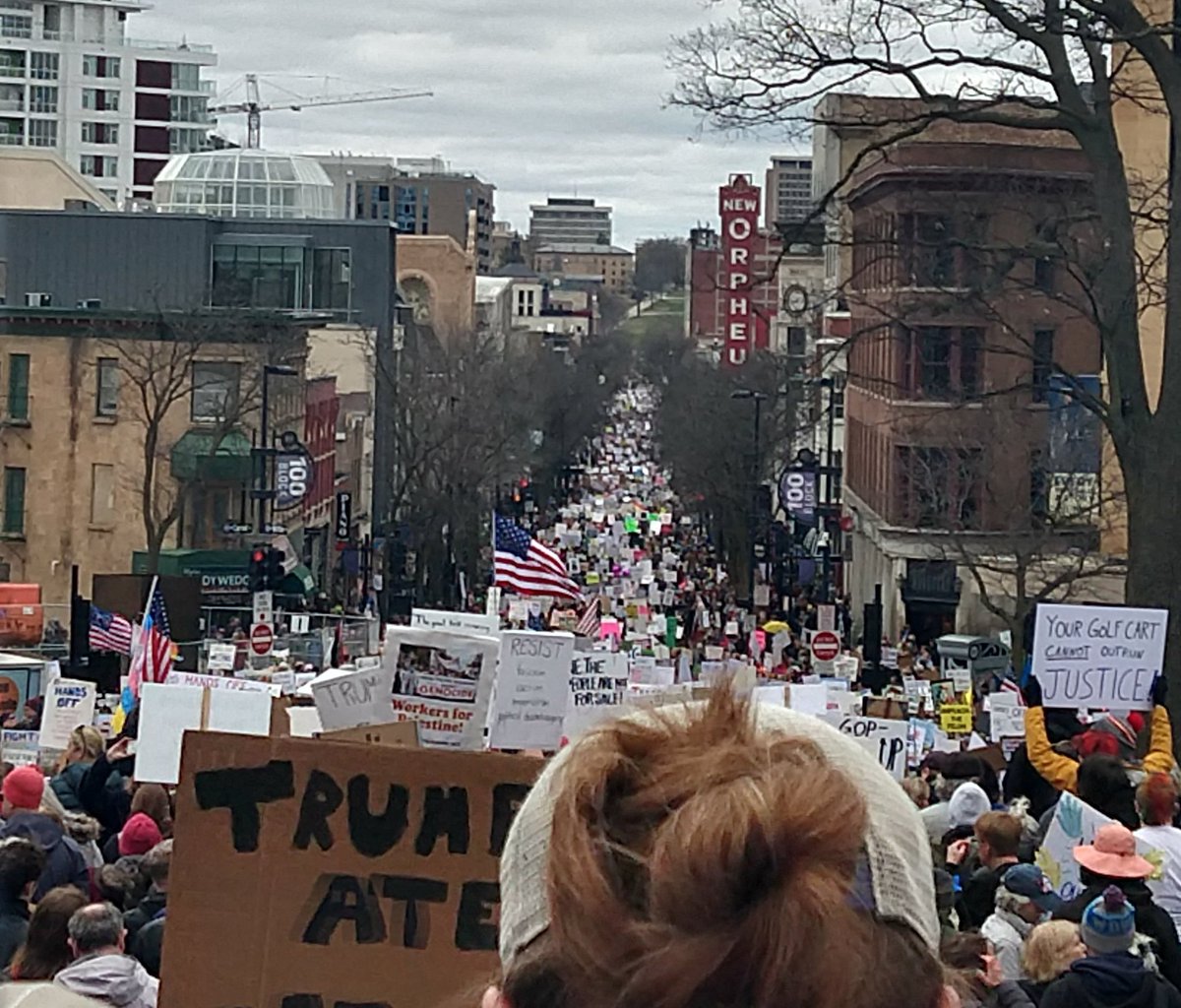 BrunoRguezP's tweet photo. Millones de ciudadanos estadounidenses y del mundo han dicho basta, en miles de protestas #HandsOff, ante los atropellos a la democracia y los #DDHH que promueve la plutocracia que gobierna EEUU.

Sus reclamos son legítimos ante los nuevos peligros que enfrenta la humanidad. https://t.co/riLC9KH9Ge