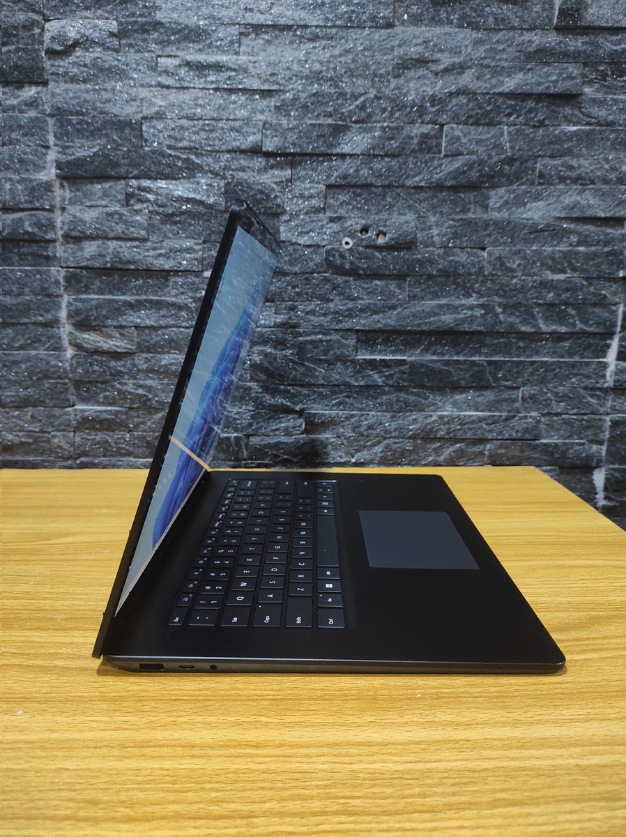 Kingsgadgets_'s tweet photo. Microsoft Surface Laptop 3
15-Inch 2K Touchscreen Display
Intel Core i7-10th Gen
32GB Ram DDR4
1TB SSD 
Iris Plus Graphics 
Ambient light sensor
Thunderbolt  4 Port
Windows Hello Face
Backlit keyboard 
Laptop and Charger 

650K
LAGOS/ABUJA https://t.co/6xQ9blL91l