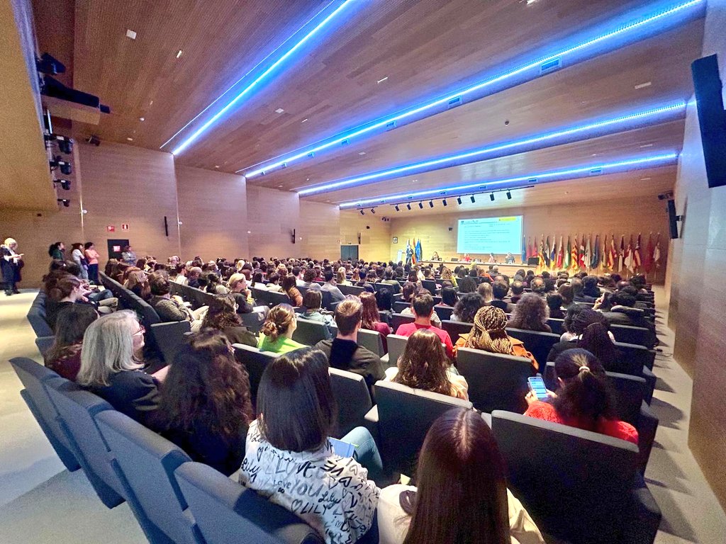 SaludISCIII's tweet photo. Segunda sesión de las jornadas internas #SomosISCIII, que buscan compartir conocimiento y fortalecer el trabajo colaborativo.
Nuestra directora, Marina Pollán, y César Hernández, del @sanidadgob, han abierto el acto.
¡Gracias a nuestro personal #ISCIII por asistir y participar! https://t.co/6s434YiQeV