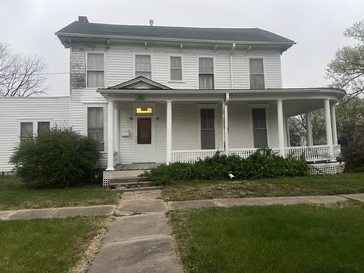 Reparanormal's tweet image. Had a memorable bday weekend . Good investigation( never been let into an investigation by an officer, went to stull cemetery , and ended the weekend in  Lawrence Kansas , for an amazing breakfast with Adam and Alec of CREEPZ Commando  .#paranormal #haunted #kanas #friends #fun