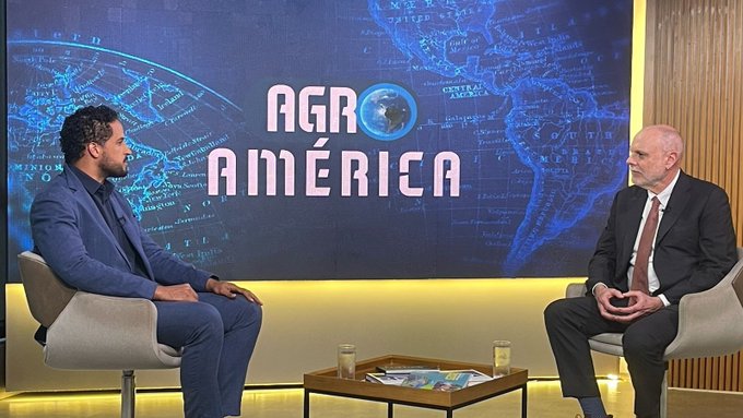 .@FAONews 🗞️| <a href="/Benkdavisroma/">Benjamin Davis</a> shares why scaling up #SocialProtection is crucial for supporting rural communities and achieving #climatejustice.

📺 Watch the full interview <a href="/agromaistv/">AgroMais</a>: bit.ly/BENJAMINDAVIS