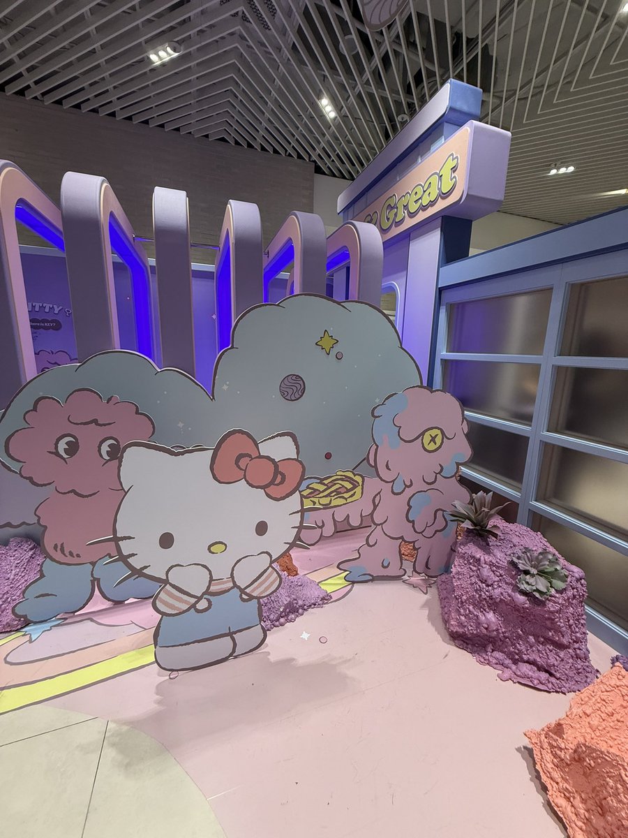 SHINee5_luv_'s tweet photo. HELLO KITTY×KEY
滑り込みでポップアップ行ってきた🫶🏻
世界観可愛すぎた😵‍💫💗

#KEY
#HELLOKITTY
#Where_KEY_with_HELLOKITTY 
#위드뮤 https://t.co/OGubMN3VrF