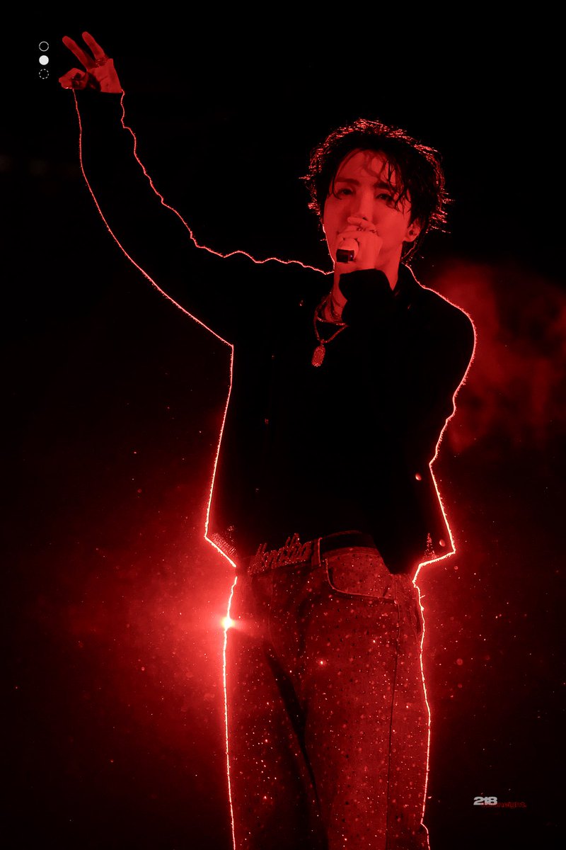 218_jhope's tweet photo. 250406 👀❤️ #jhope #HOPE_ON_THE_STAGE_TOUR_US #jhope_TOUR https://t.co/nx3rf49Y0p