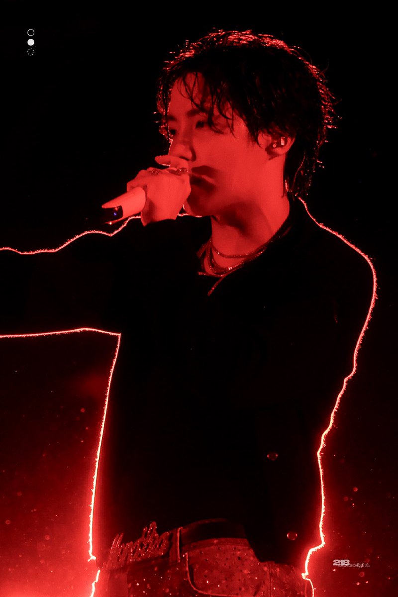 218_jhope's tweet photo. 250406 👀❤️ #jhope #HOPE_ON_THE_STAGE_TOUR_US #jhope_TOUR https://t.co/nx3rf49Y0p