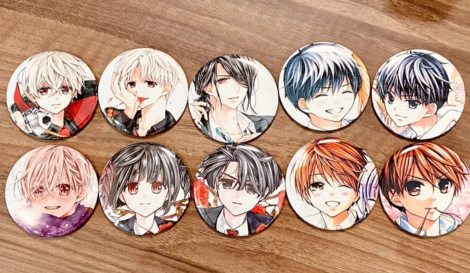 缶バッジも追加で作る予定なんですけども…冬伽だけカラーイラストがほぼ無いので、「本編のこの冬伽に色つけて欲しい」というコマがありましたらリクエストお受けします(*' `*) 