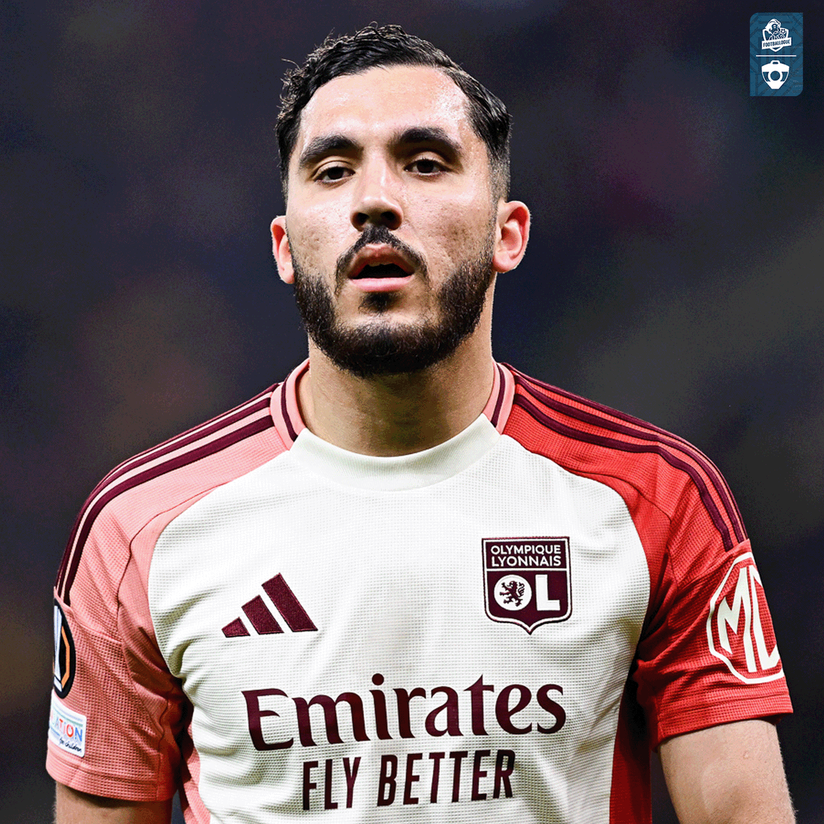 Footballogue's tweet photo. Le discours passionnant de Rayan Cherki sur son rapport à la passe, c'est hyper intéressant. 🧐 🎯

"𝗝𝗲 𝗽𝗿𝗲́𝗳𝗲̀𝗿𝗲 𝗳𝗮𝗶𝗿𝗲 𝘂𝗻𝗲 𝗯𝗼𝗻𝗻𝗲 𝗽𝗮𝘀𝘀𝗲 (𝗽𝗹𝘂𝘁𝗼̂𝘁 𝗾𝘂𝗲 𝗺𝗮𝗿𝗾𝘂𝗲𝗿), une passe que personne n'a vue, pour servir mon coéquipier et qu'il en profite pleinement.

𝗝'𝗮𝗶𝗺𝗲 𝗹𝗲𝘀 𝗮𝗰𝘁𝗶𝗼𝗻𝘀 𝗯𝗲𝗹𝗹𝗲𝘀 𝗲𝘁 𝘀𝗽𝗲𝗰𝘁𝗮𝗰𝘂𝗹𝗮𝗶𝗿𝗲𝘀. Marquer un but est toujours superbe, mais faire une passe que personne n'a vue, que moi seul peux faire, rend le choix entre les deux plus facile.

𝗟𝗲𝘀 𝗽𝗮𝘀𝘀𝗲𝘀 𝗾𝘂𝗲 𝗷𝗲 𝗳𝗮𝗶𝘀 𝗮̀ 𝗺𝗲𝘀 𝗰𝗼𝗲́𝗾𝘂𝗶𝗽𝗶𝗲𝗿𝘀 𝘀𝗲 𝗳𝗼𝗻𝘁 𝗴𝗿𝗮̂𝗰𝗲 𝗮̀ 𝗺𝗼𝗻 𝗰𝗲𝗿𝘃𝗲𝗮𝘂. Grâce à mes pieds aussi, mais je pense que mon cerveau joue un rôle plus important.”

OUF il y a encore des joueurs qui kiffent le beau jeu et l'altruisme. 🥰

(@OL)