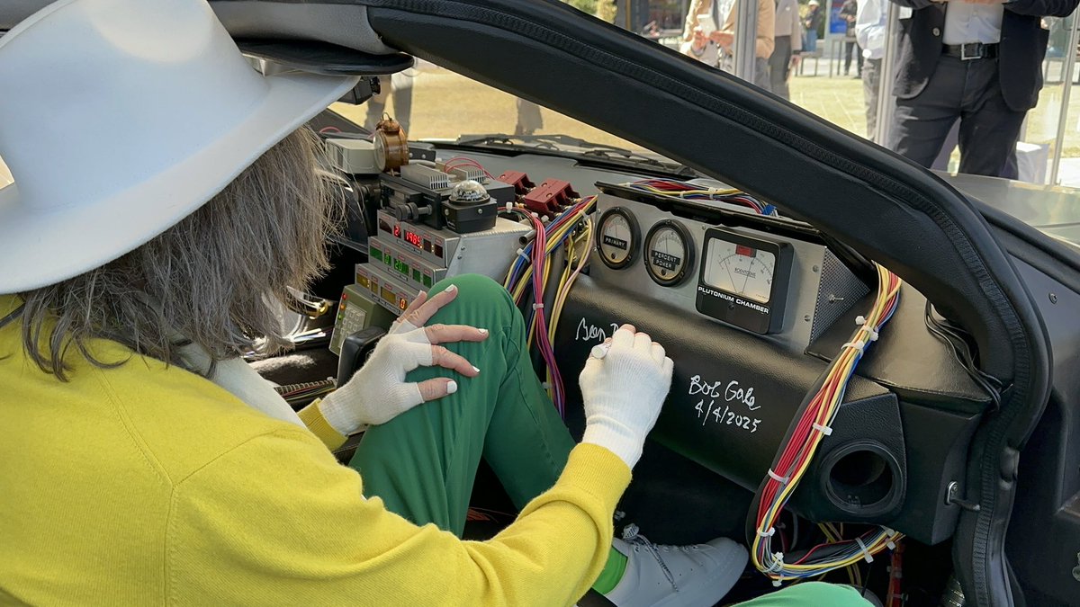 MR.TOSHI @神戸の自作タイムマシン デロリアン🚗 tweet media