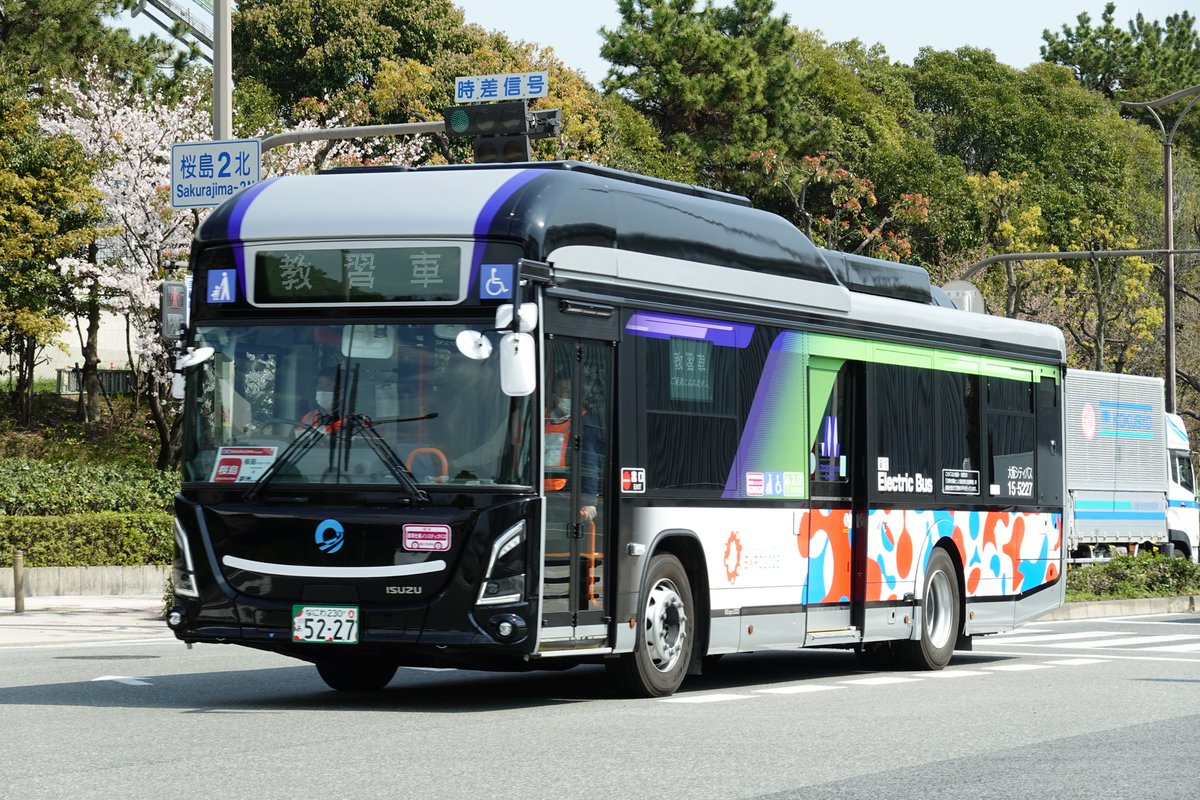 ny90042526's tweet photo. 桜島のさくら🌸と大阪シティバス🚌
万博教習も大詰め、無事故、安全第一を願っております…
#春の大阪シティバス https://t.co/uuObnzGiDH