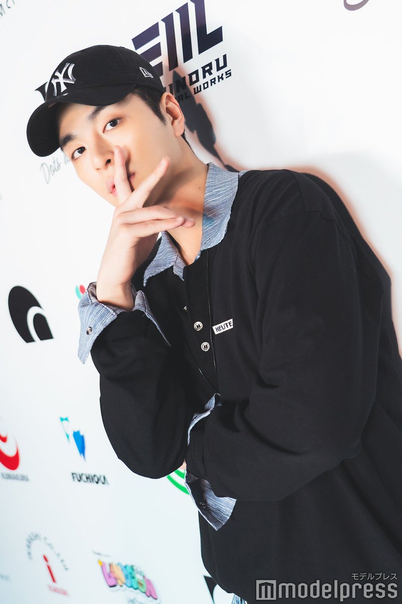 Model Press : This interview was conducted without an interpreter. We were amazed at JU-NE's high level of language ability, as he accurately understood our questions &amp; answered them fluently in Japanese. He also said that he wants to try swimming &amp; learn English this spring.