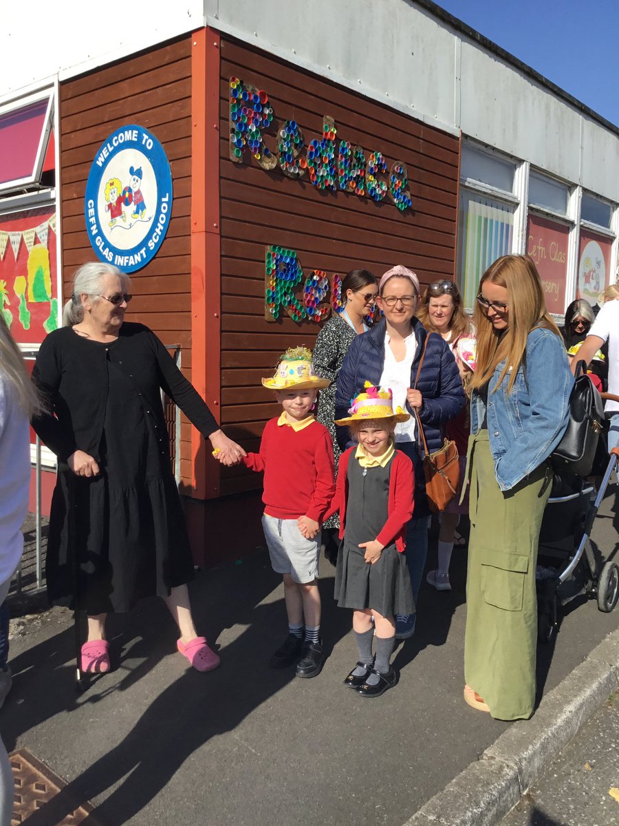 We had a fabulous time on our Easter Bonnet Parade around the Cefn Glas community.🐰🐣👒 Bendigedig!