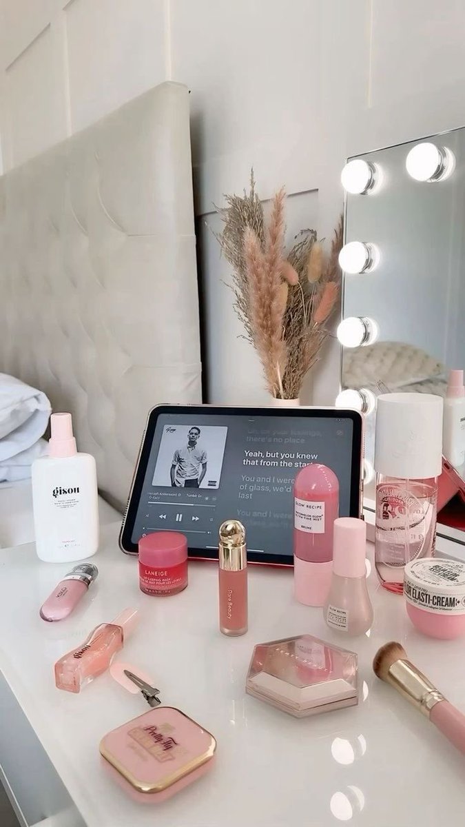 Diorgirlx's tweet photo. girl therapy 💓🕯️✨🩰🧘‍♀️ https://t.co/6L277JpNLV