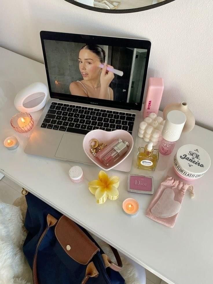 Diorgirlx's tweet photo. girl therapy 💓🕯️✨🩰🧘‍♀️ https://t.co/6L277JpNLV