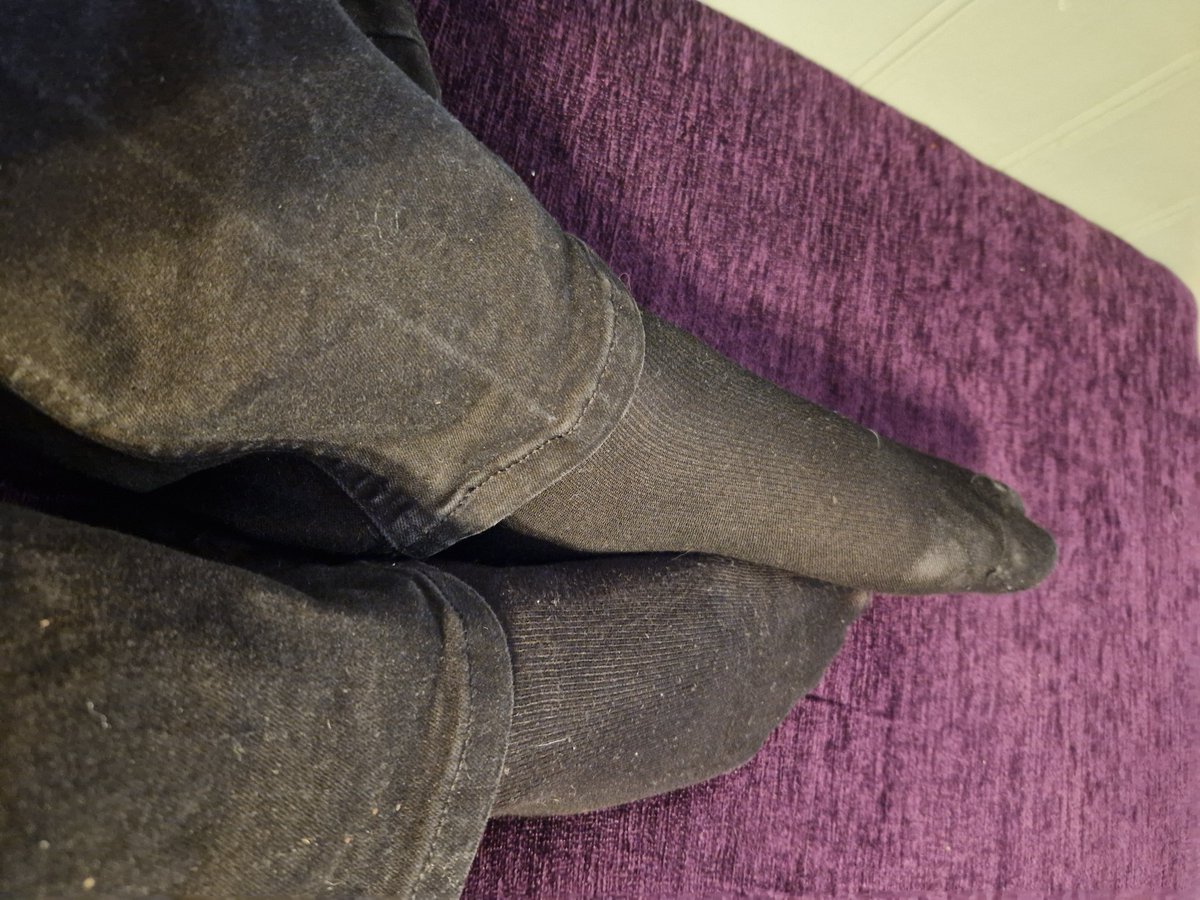 GodFelicity45's tweet photo. Come and be my foot rest, right where you belong🫰 https://t.co/rEjjOrbIsc