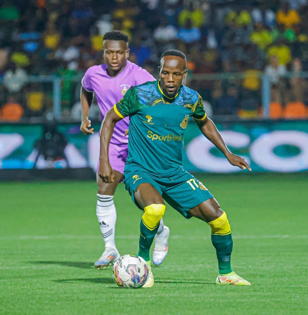 Sospeter1993's tweet photo. Sidhani kama cross zitaisaidia Simba kutokana na vimo vya centre back wa Masry, Nafikiri utulivu kwenye zone 14 na Penetration pass kwa diamond style kuelekea kwenye box inaweza kuwafungua Masry...

Hapa Clatous Chama angekuwepo, Simba angeenda half time na 2-0 🙌 https://t.co/HHSFgqtXwm