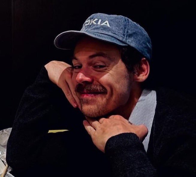 eu tô olhando essas fotos e suspirando há uns 10 minutos sério que saudade dele porra