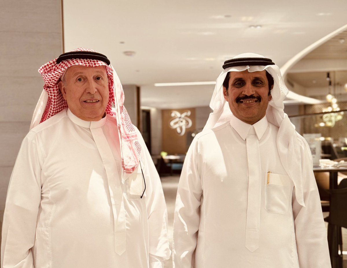 S3d3bood's tweet photo. #عسير 
#أبها 
أمسية جميلة في #ابها مع الأخ الكريم الشيخ عبدالعزيز بن عمر الملحم والأستاذ محمد بن عبدالعزيز الملحم. https://t.co/fg1BHY03Q2