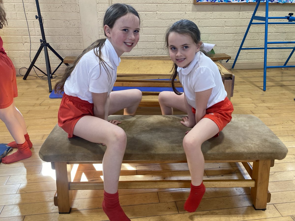 Bhain na páistí taitneamh agus tairbhe as an tréimhse gleacaíochta le déanaí! 🤸‍♀️ ⁦<a href="/GaelscoilAU/">GaelscoilAU</a>⁩