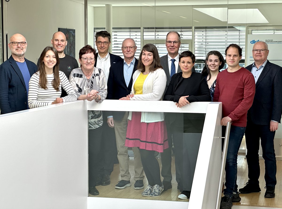 In dieser Woche kamen die Mitglieder des DKFZ #Patientenbeirat|s wieder zusammen, um sich über aktuelle Entwicklungen auszutauschen. Im Fokus des Treffens stand die Patientenakademie, die Raum für den direkten Dialog zwischen Patientenexperten und Forschenden schafft. 1/3