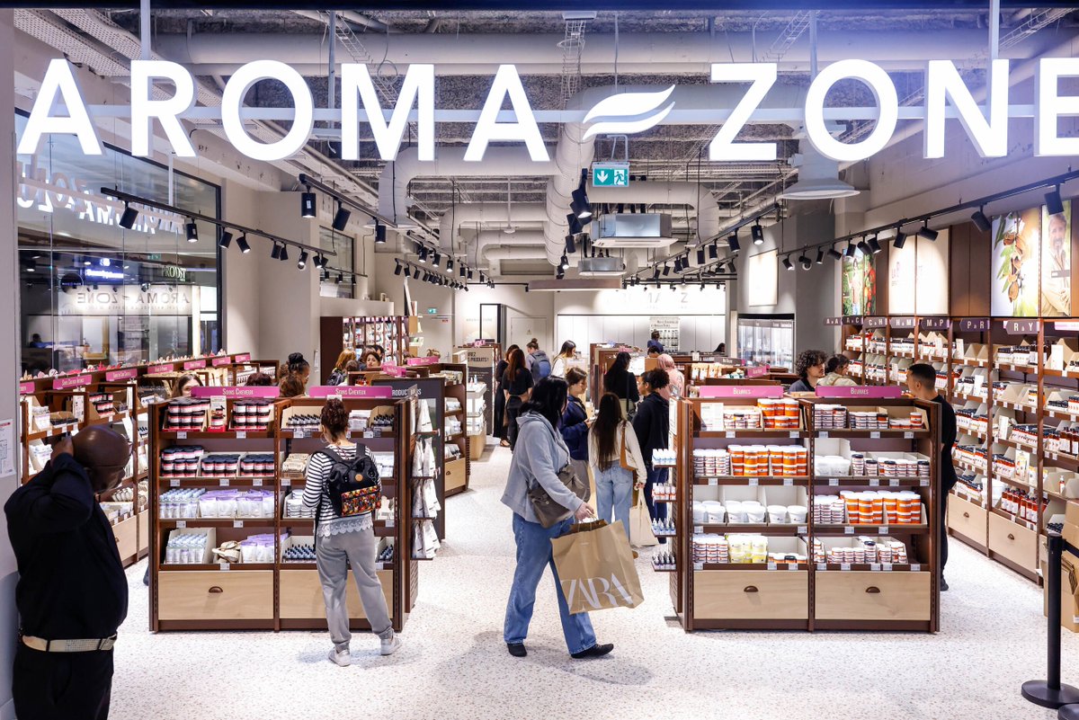 BaptisteGILLES's tweet photo. Hello @BastiUi,  as-tu déjà mentionné la DA de la chaine de magasin Aroma Zone ? Y'a que moi qui trouve que ca fait plus vendeur de café / torréfacteur que cosmétiques ? https://t.co/9zTf9CvIT2