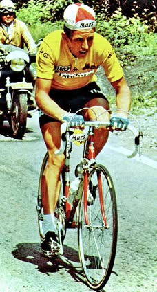 team_zoetemelk's tweet photo. Joop Zoetemelk premier maillot jaune !
Tour de France 1971 💛
#JoopZOETEMELK #TDF #TDF71 #TDF1971 https://t.co/XPmuWh2L96