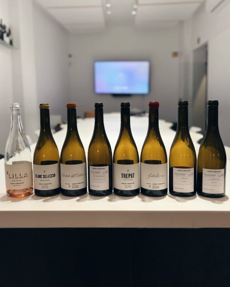 llmontia_vv's tweet photo. Recordando la súper cata de @JosepForaster 🍷🔝👏🏼
DO Conca de Barberà 📍
#vi #vino #wine #winelover #josepforaster #doconcadebarbera #instawine #cata #tast https://t.co/t0niFdL6do
