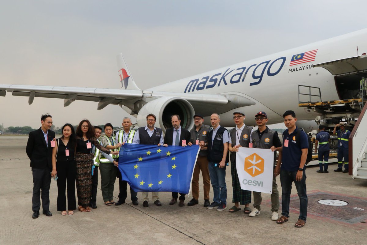 EUMyanmar's tweet photo. Today a second EU Humanitarian Air Bridge flight landed in Yangon carrying 55 tonnes of emergency supplies, including shelter kits, medical material and other critical items to help people in need after the #MyanmarEarthquake.

All will be distributed by @FondazioneCESVI to the affected areas.

@eu_echo
@ECHO_Asia
#EUinMyanmar