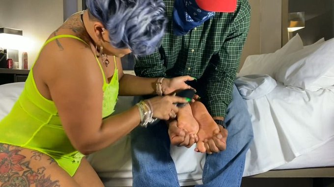 Watch Selenasoles.com's leaked NSFW photo on TwXstars