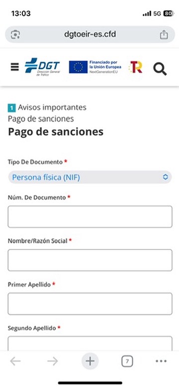 maneljara's tweet photo. @Drnpixel Pues yo he recibido un mensaje parecido y la URL es lo primero que me ha hecho sospechar. Pero la página destino está muy lograda, imitando la de la página oficial de la DGT. https://t.co/OIcdE30ICd