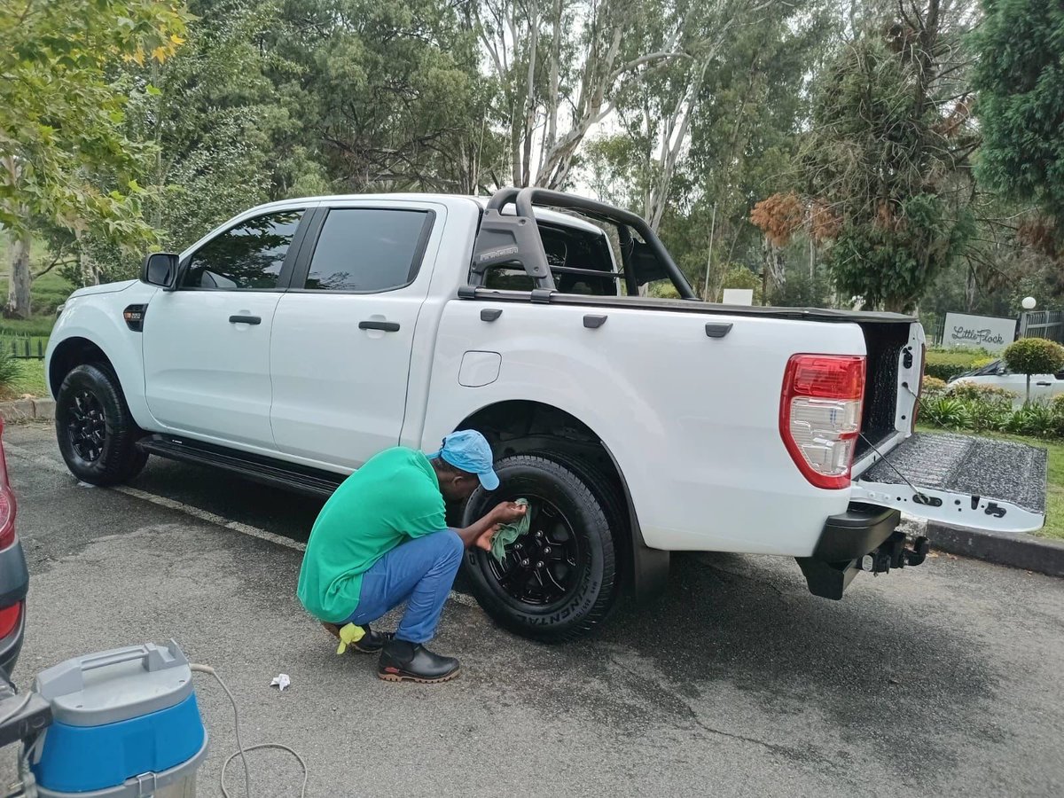 Rainy weather have your car looking dull?
Let Mowash bring back that showroom shine, anytime, anywhere. 
We use premium products : tough on dirt, gentle on your  car. 
Book your Mowash today.
#Mowash #CleanStart #PremiumService #CleanAndCare