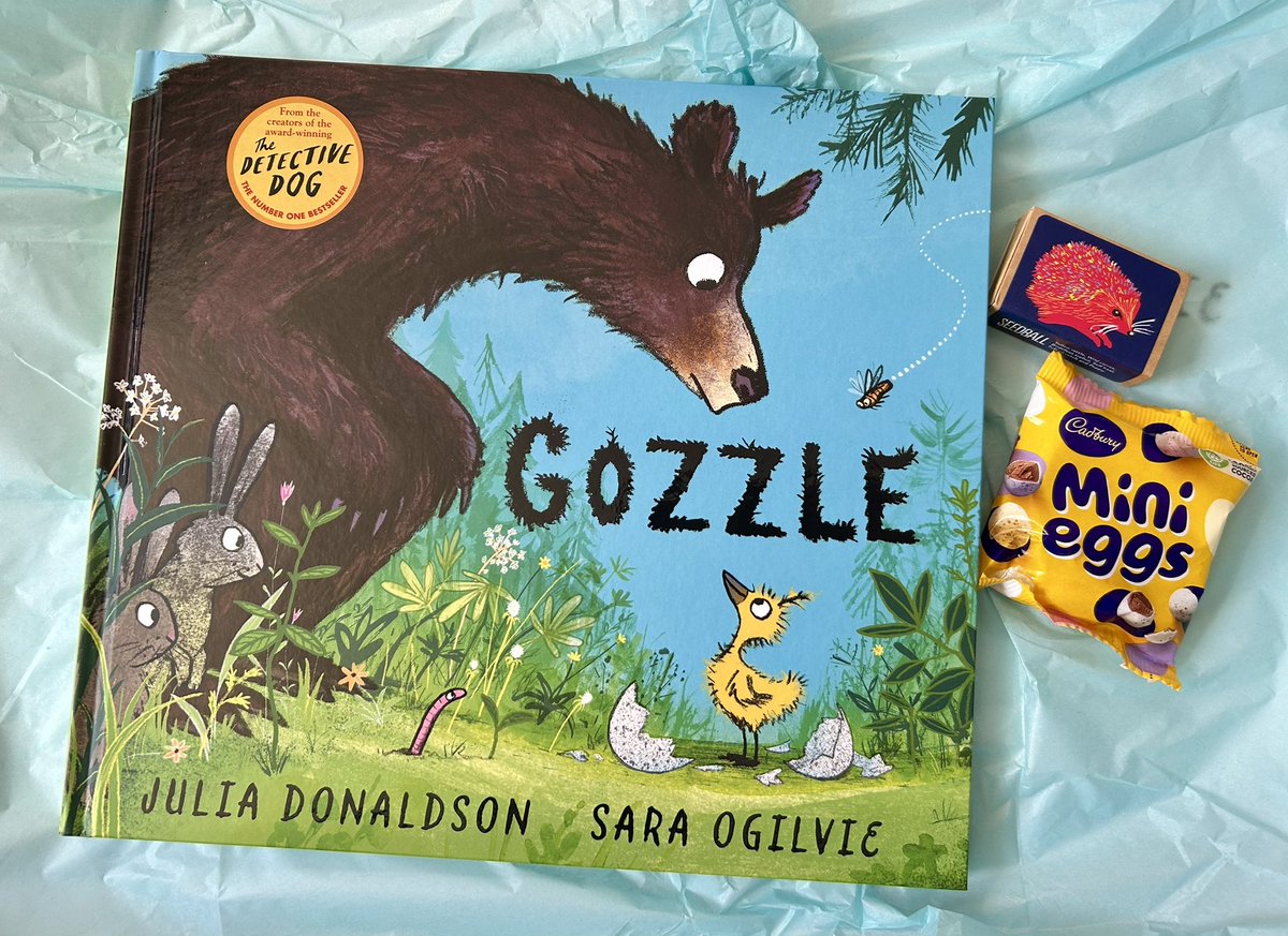 BookSuperhero2's tweet photo. Super-cute new #JuliaDonaldson story alert! Have you met #Gozzle yet? - a confused little gosling who thinks Bear is her daddy. A beautiful story about what it means to be a family. Illustrated by #SaraOgilvie Thank you @MacmillanKidsUK 🪿 https://t.co/8HH5GnFxKR