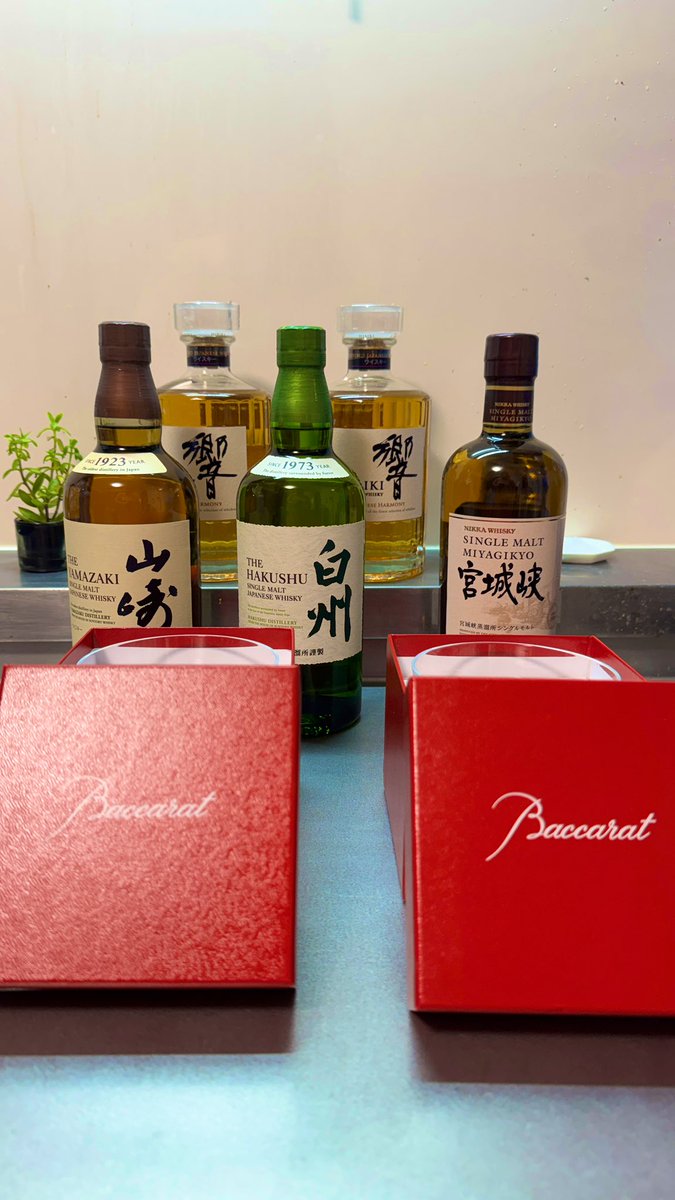 _torai's tweet photo. 最近ウイスキーにハマって
#響　#山崎　#白州　#宮城峡 #baccarat https://t.co/LuBkocNNDO