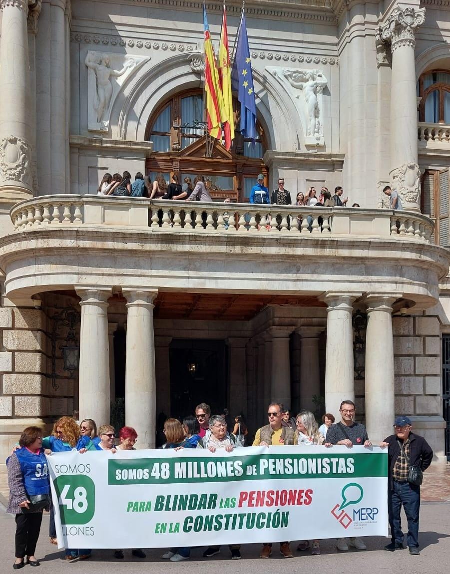 SindicatoUSOCV's tweet photo. 📍Hoy en Valencia #USOCV como miembro de la @merp_org hemos salido a la calle con el lema
"Somos 4⃣9⃣ millones", en defensa del sistema público de #pensiones #BlindarLasPensiones https://t.co/NKUrUblW5r