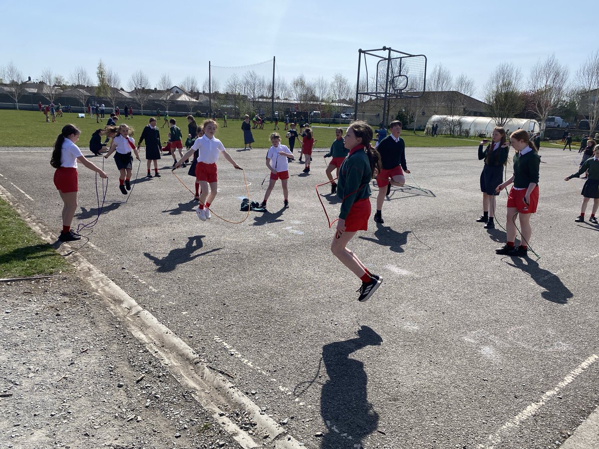 Tá ag éirí go hiontach linn leis an dúshlán ‘Scipeál ar Fud na hEorpa’! Bíonn na páistí ag scipeál ag am sosa agus lóin chomh maith!👏🙌💪 ⁦<a href="/GaelscoilAU/">GaelscoilAU</a>⁩ ⁦<a href="/ActiveFlag/">Active School Flag</a>⁩ ⁦<a href="/HealthyIreland/">HealthyIreland</a>⁩ ⁦<a href="/Education_Ire/">Department of Education and Youth</a>⁩ #skiparoundeurope