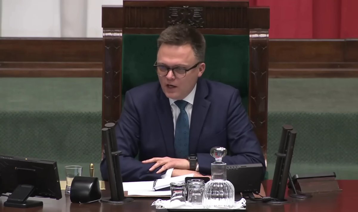 APEL DO <a href="/szymon_holownia/">Szymon Hołownia</a>!

💎Na miejscu marszałka Szymona Hołowni skorzystałbym  z uprawnienia do wygłaszania orędzia w mediach publicznych. Bezpośrednio przed ewentualną debatą Trzaskowskiego i Nawrockiego przypomniałbym widzom TVP, co mówią w tej sprawie konstytucyjne normy,