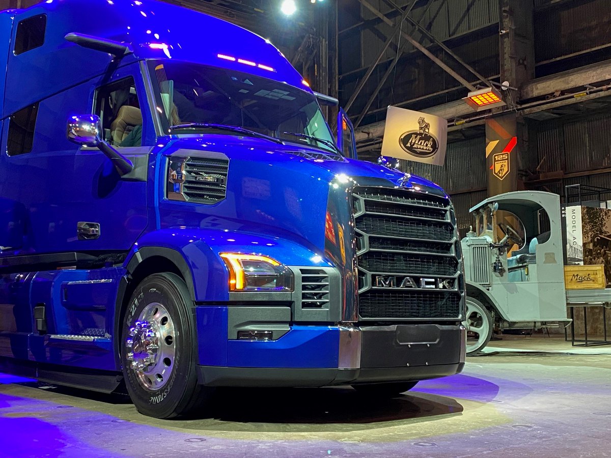 transourcetruck's tweet photo. Meet the all-new #MackPioneer from @MackTrucks  Unveiled last night at Brooklyn Navy Yard during our 125th Anniversary bash. Born in Brooklyn, NY in 1900, this beast honors the hardworking souls who built America—and redefines the highway game! #MackTrucks #BrooklynNY #125Years https://t.co/6oDYARHI63