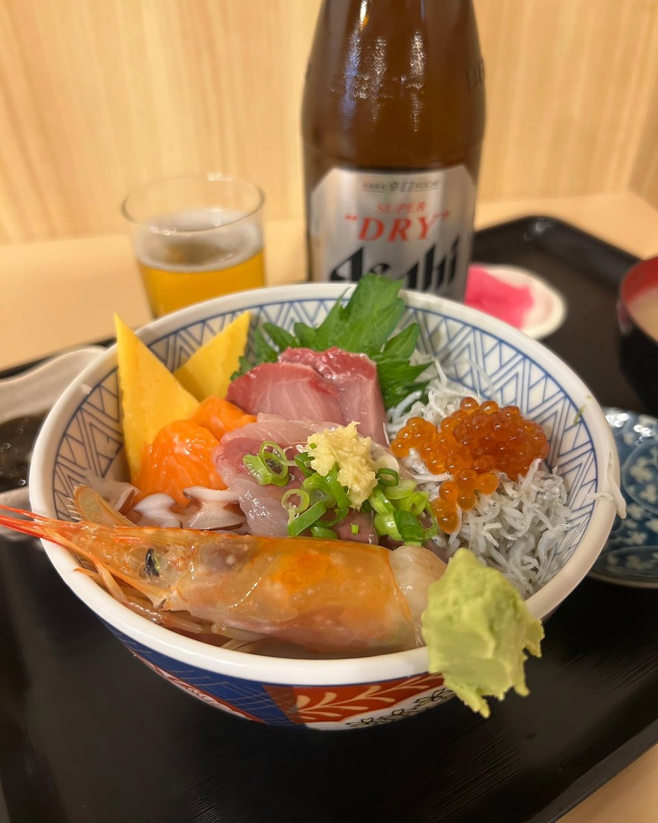 海鮮丼で飲むかー