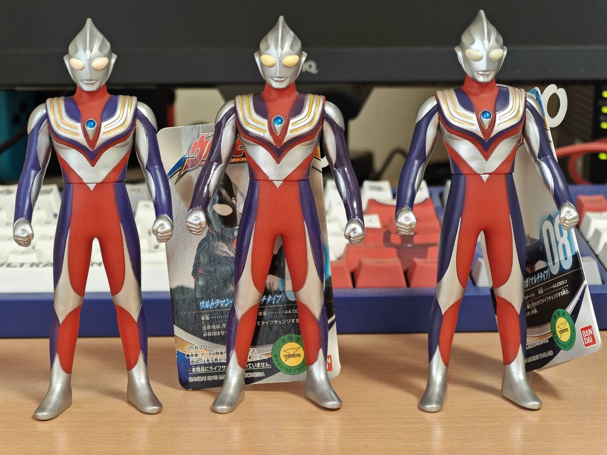 ウルトラマンティガのソフビ 左から順に中国製、インドネシア製、タイ