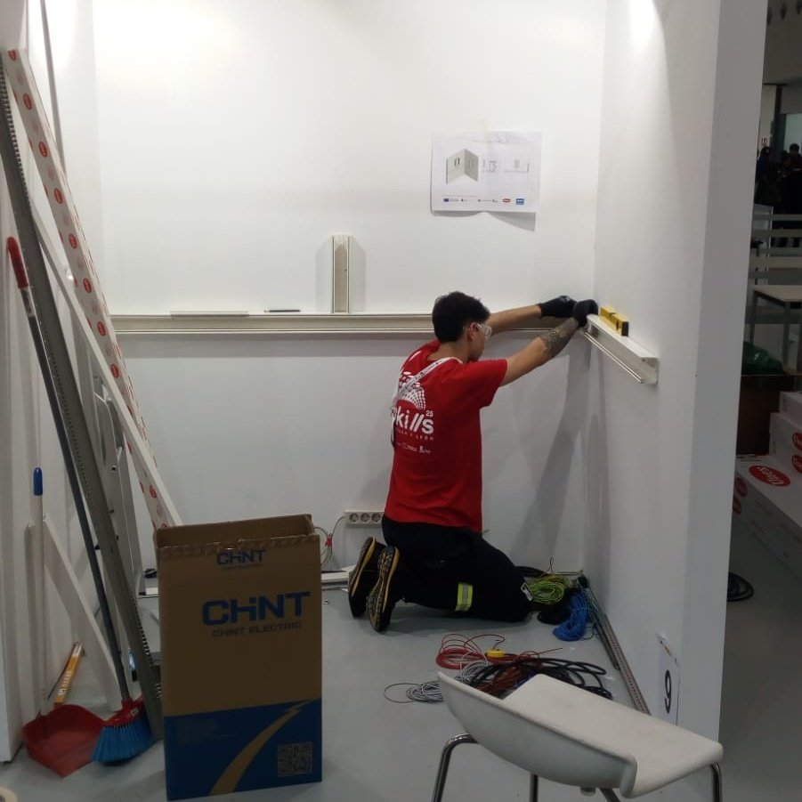 👨‍🔧 Nuestro alumno Pedro Farto, de 2° de Grado Medio de Instalaciones Eléctricas y Automáticas, participa en los Campeonatos de FP Skills CyL 2025 #cylskills

Entre los 16 participantes de la especialidad de "Instalaciones Eléctricas" se nota un gran nivel y muy buen ambiente 💪👏