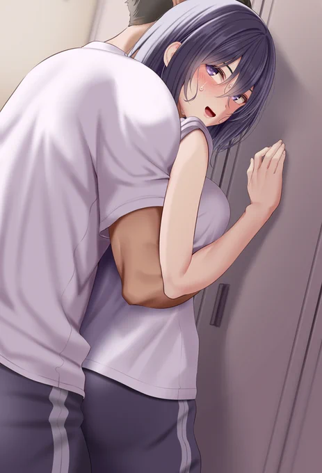 更衣室で誘ってくる汗だく体操服女子