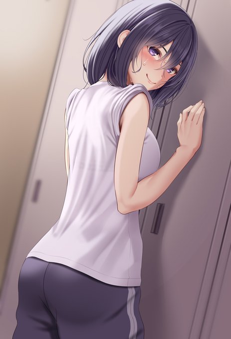更衣室で誘ってくる汗だく体操服女子 