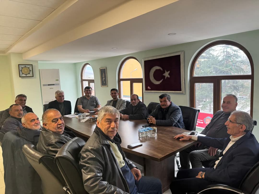 Cumhur ittifakı üyesi İlçe Başkanlarımız Belediye Başkanımız ve Meclis Üyelerimizin katılımı ile 2025 yılı Nisan ayı Belediye Meclisi grup toplantımızı gerçekleştirdik. Toplantımızın hayırlara vesile olmasını temenni ediyoruz.