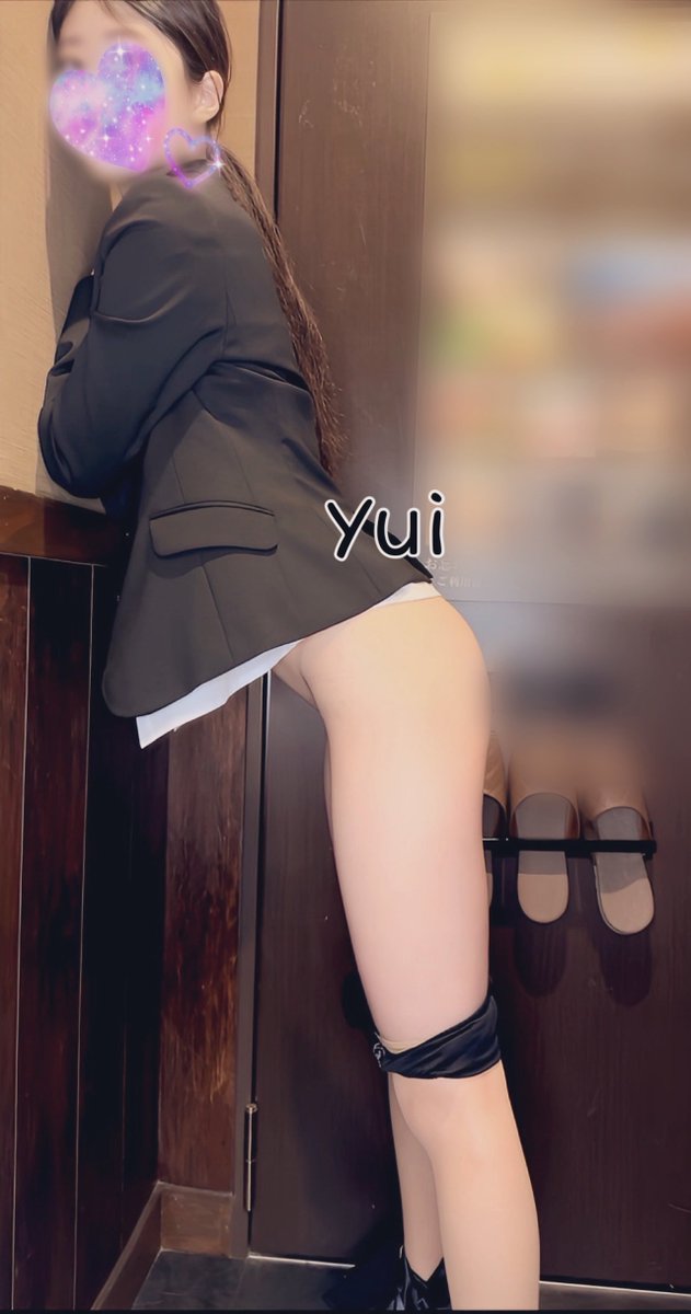 ゆいがバイトの面接だったので迎えに行った後、久しぶりのスーツ姿にムラムラしてしまいそのままホテルへ直行😉
この直後にどうなるのか分かる人は立派な変態です♡
