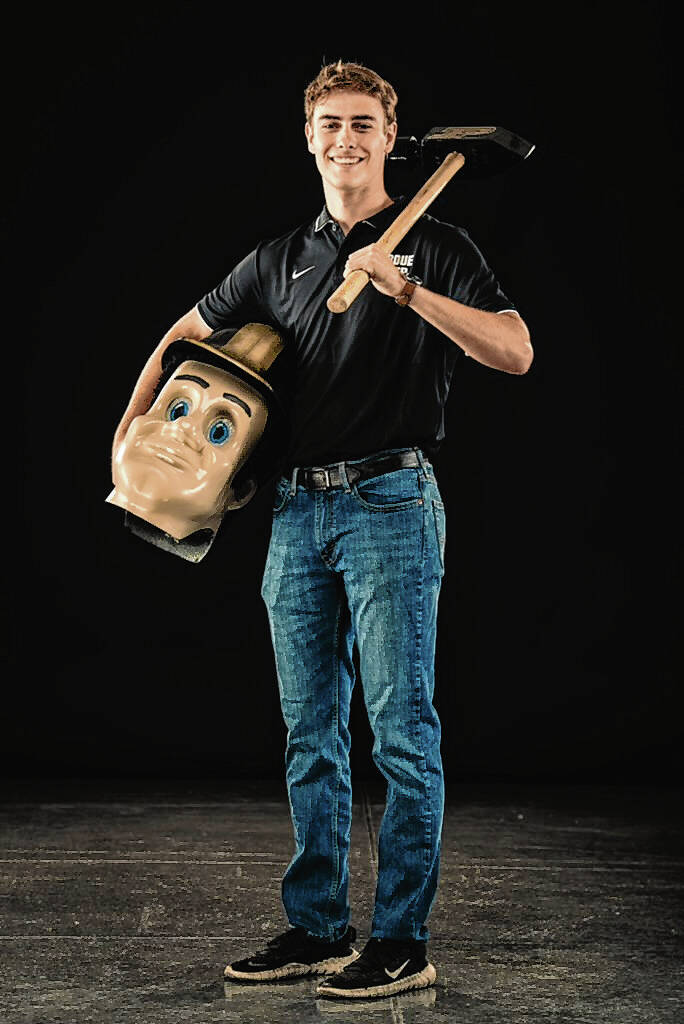 GreenfieldDR's tweet photo. BEHIND THE MASK: Greenfield’s Wise was the beloved mascot of the Boilermakers https://t.co/L7Bqwx50EQ https://t.co/bYVFNYAnYe