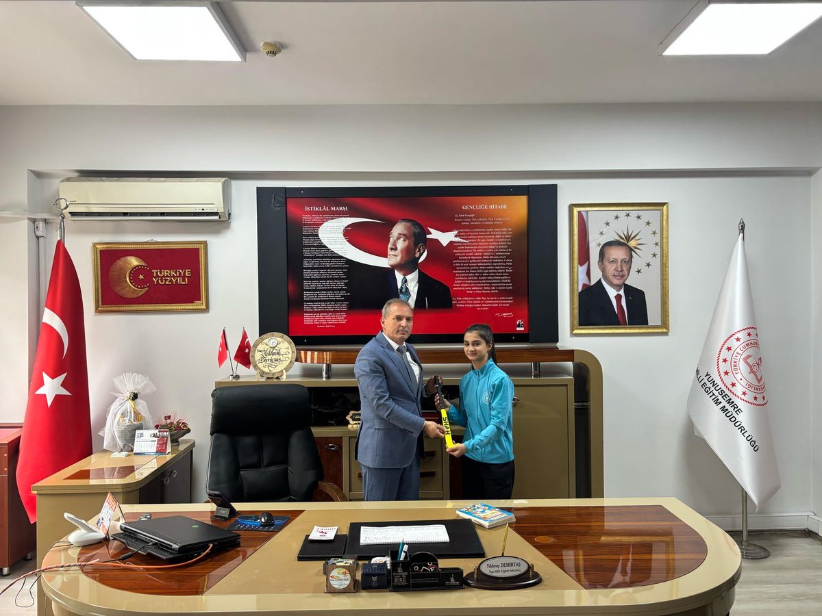 Levent_Tokay's tweet photo. 📌Yunusemre İlçe Gençlik ve Spor 
Sakarya ilinde düzenlenecek olan Hokey Okul Sporları Yıldız Kızlar Bölge Şampiyonası öncesi Yunusemre ilçe Milli Eğitim Müdürü Sayın Yıldıray DEMİRTAŞ takımımız sporcularına başarı dileklerini iletti.
@ozturkyunus45 https://t.co/nV5ODehGwC