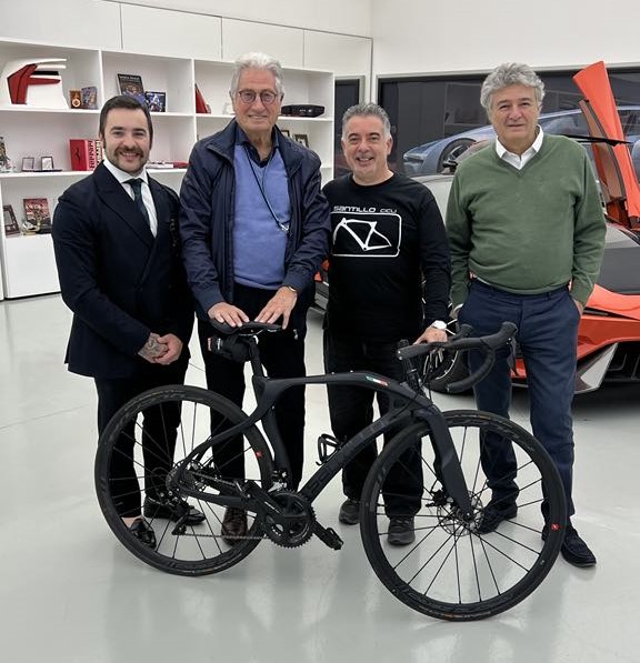 SantilloCicli's tweet photo. オートモビルカウンシル2025
(僕の)マエストロ ジョルジェット #ジュジャーロ#GiorgettoGiugiaro
https://t.co/rifXq94yyC
行かなくちゃ
https://t.co/ZzZCXsQgVT
サンティッロチクリ&ザガレージ
4月10日 (木)定休日
4月11日 (金)
臨時休業
#サンティッロ #santillo #rb01 #ザガレージ https://t.co/kUxPY8dtO4