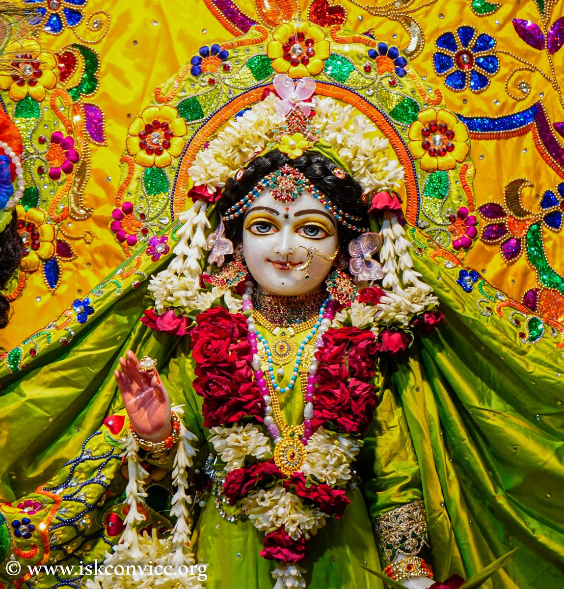 iskconvicc's tweet photo. 🌸Hare Krishna 🌸
💚Sri Sri Radha Gopal Ji Sringar Darshan💛
09 April 📅
#Iskconvaranasi #iskconvicc #DivineBeauty #RadheKrishna #SpiritualBliss #KrishnaConsciousness #DarshanDivine #09april #HareKrishna #LordKrishna #BhaktiVibes #TempleDiaries #09 https://t.co/jWckR8aIgV