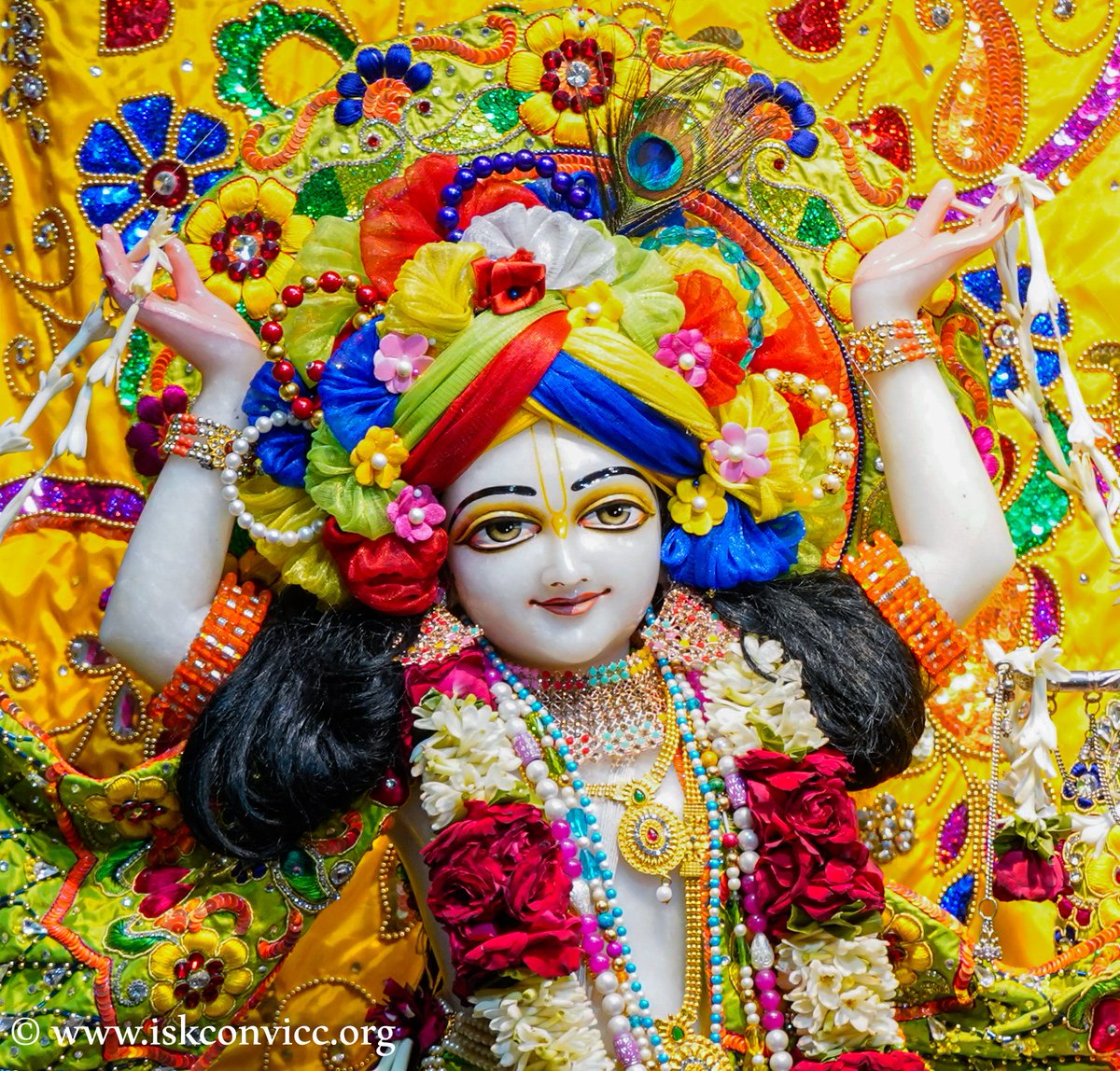 iskconvicc's tweet photo. 🌸Hare Krishna 🌸
💚Sri Sri Radha Gopal Ji Sringar Darshan💛
09 April 📅
#Iskconvaranasi #iskconvicc #DivineBeauty #RadheKrishna #SpiritualBliss #KrishnaConsciousness #DarshanDivine #09april #HareKrishna #LordKrishna #BhaktiVibes #TempleDiaries #09 https://t.co/jWckR8aIgV
